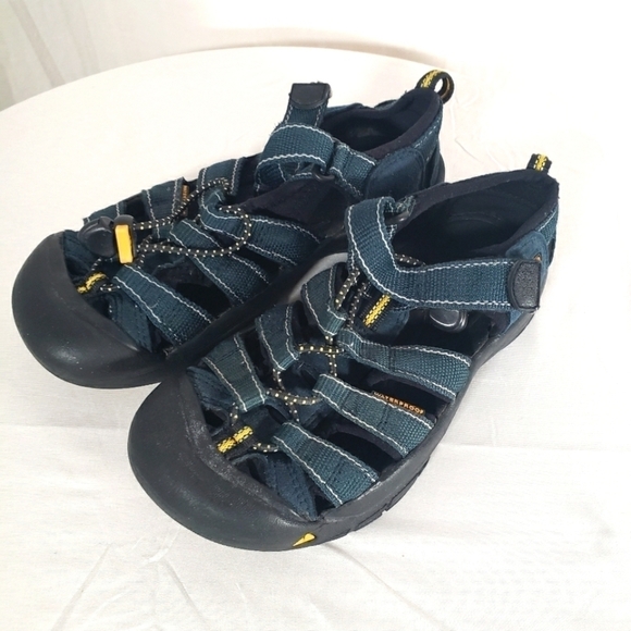 Keens Dark Green Sandals Sz 3 - Picture 1 of 8